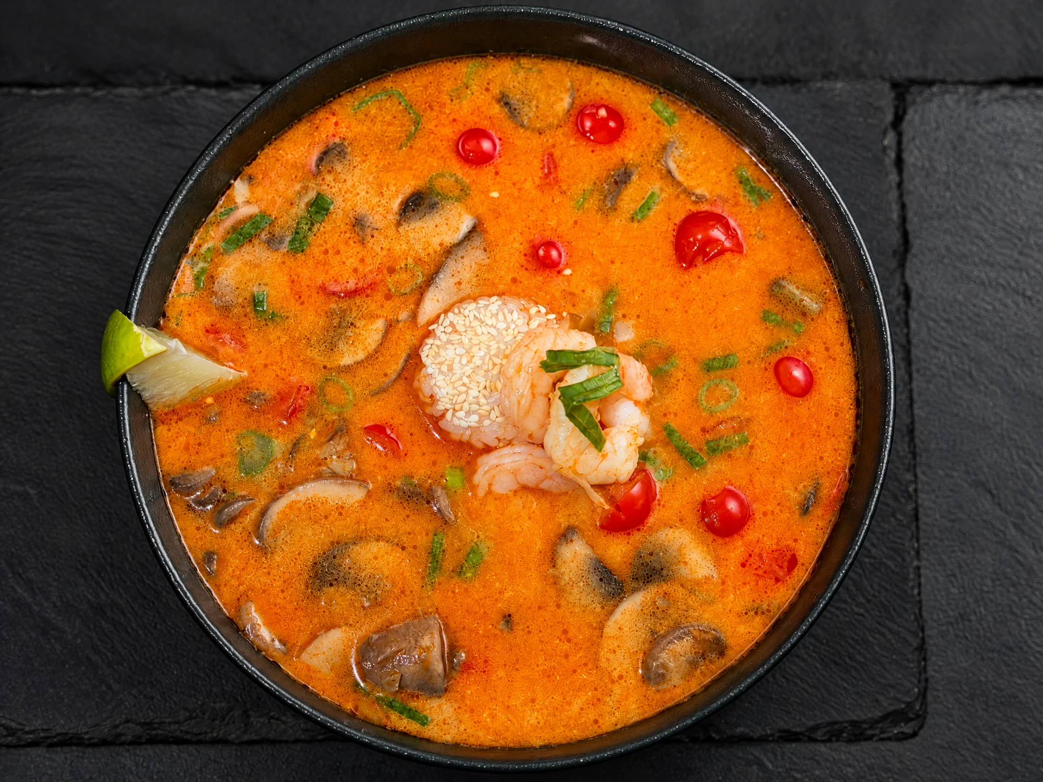 TOM YUM AR TĪĢERGARNELĒM — Zupas